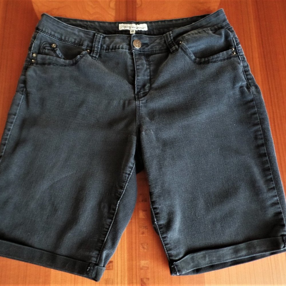 ROYALTY FOR ME-STRETCH JEAN SHORTS